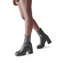 FANTSIE BLACK LEATHER - SM REBOOTED 17 FANTSIE BLACK LEATHER - SM REBOOTED -Steve Madden Store DV ONFOOT 07 27 224656