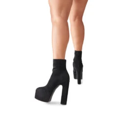 PASSION BLACK SUEDE - SM REBOOTED 12 PASSION BLACK SUEDE - SM REBOOTED -Steve Madden Store DV ONFOOT 07 27 224661 f512b4d1 edc5 43d7 a059 42bd29745f78