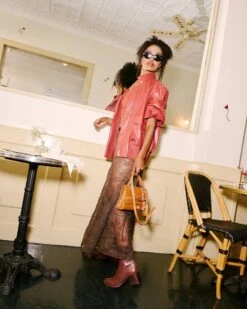 PAMMY BROWN 13 PAMMY BROWN -Steve Madden Store SM 2025 FALL DOMESTIC STILL 05 024 PAMMY BROWN 018 40062ca1 a5c3 49fb 9582 3a38de35131b