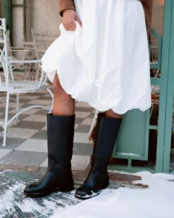 RIGGS BLACK LEATHER 13 RIGGS BLACK LEATHER -Steve Madden Store SM 2025 FEBRUARY LIFESTYLE 40 SOCIAL SHOOT RIGGS BLACK