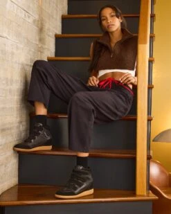 MUSTANG BLACK SUEDE -Steve Madden Store SM 2025 JANUARY DTC 03 MUSTANG BO303064 2795