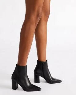 AIDAN GREY SUEDE -Steve Madden Store STEVEMADDEN AIDAN BLACK LEATHER LEGS DOWN 867989c5 ae16 41d4 82dd 9fb5a387940d