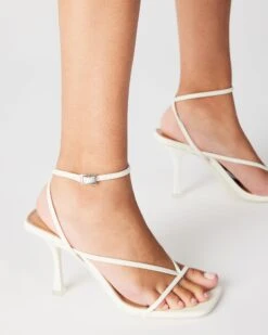 ANNIE WHITE 12 ANNIE WHITE -Steve Madden Store STEVEMADDEN SHOES ANNIE WHITE LIFESTYLE