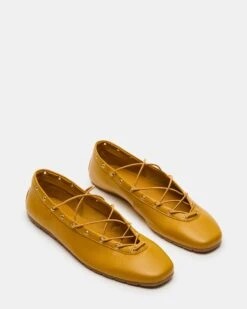 POINTE BANANA LEATHER -Steve Madden Store STEVEMADDEN SHOES POINTE YELLOW LEATHER 02